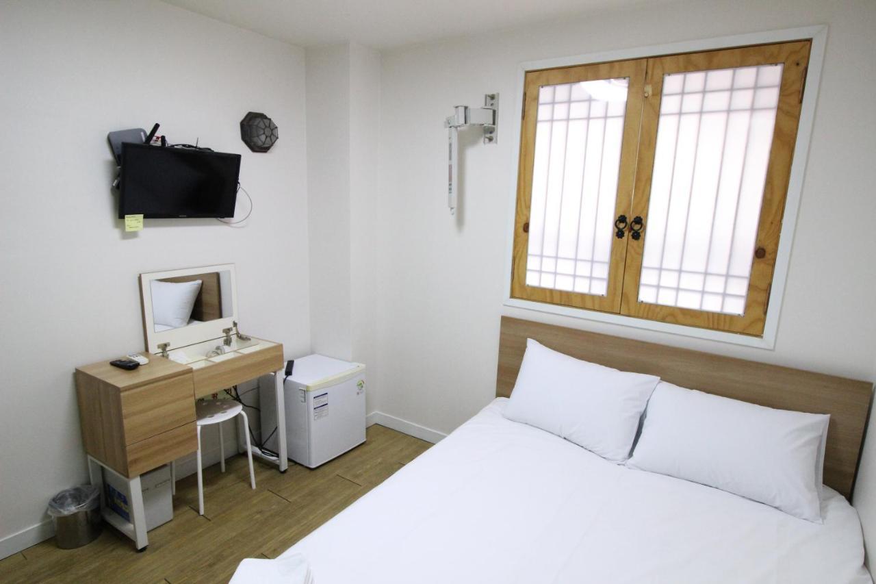 Hostel In Blue