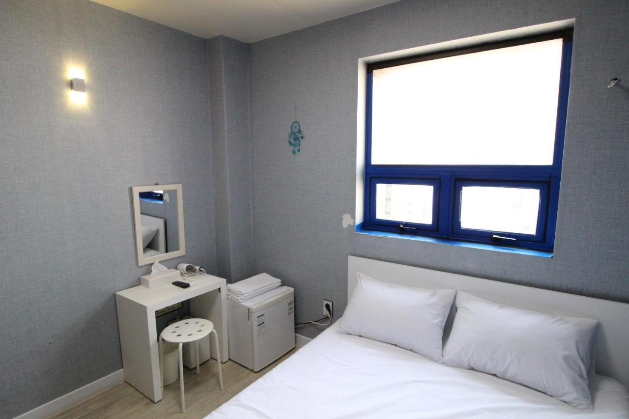 Hostel In Blue *