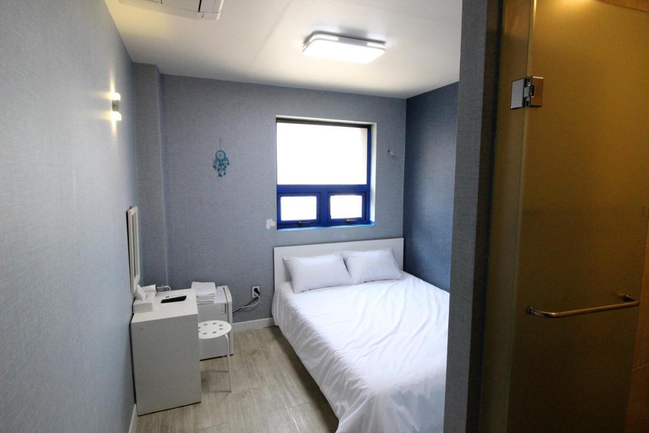 Hostel In Blue Seoul