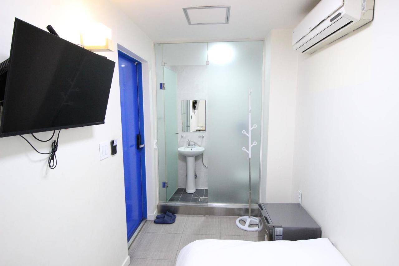 Hostel In Blue *