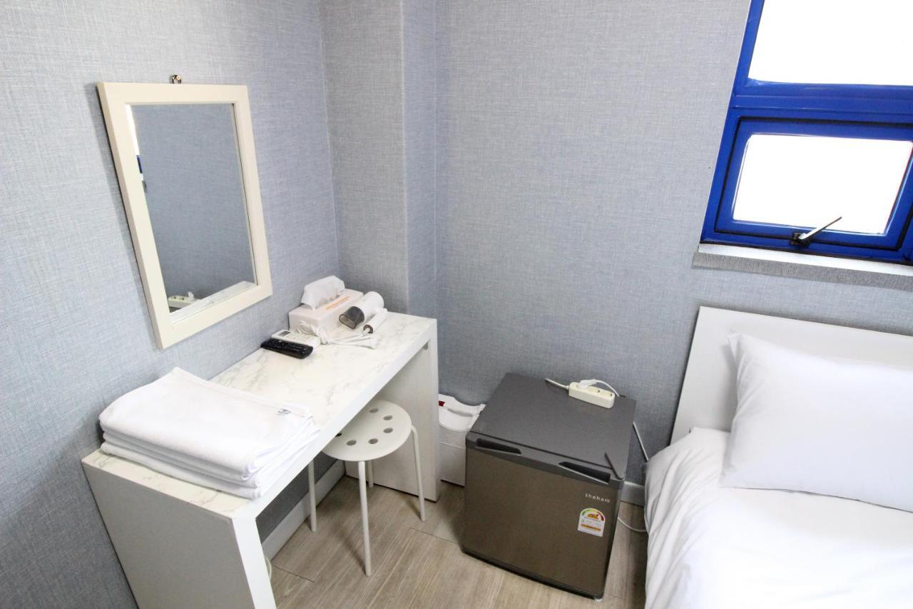 Hostel In Blue